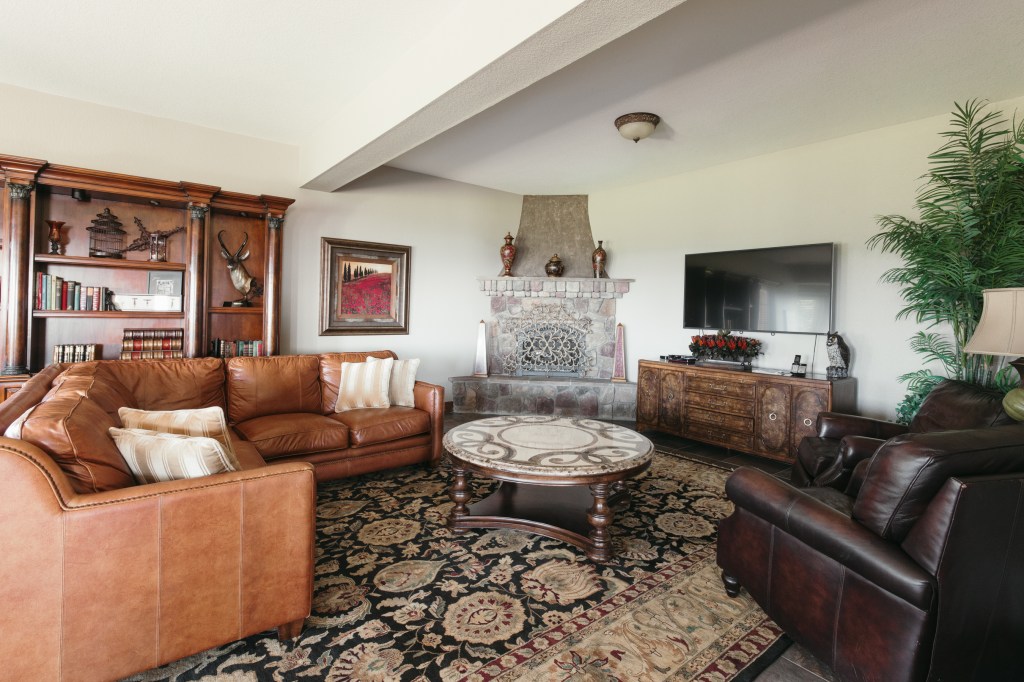 The Four Graces Estate living room - Willamette Valley wine country rental