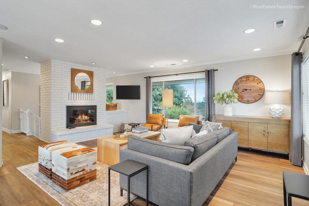 The Four Graces Home living room - Willamette Valley wine country rental
